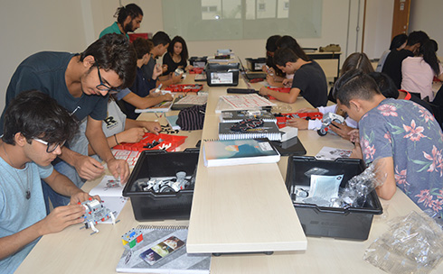Primeira aula no Laboratório de Robótica